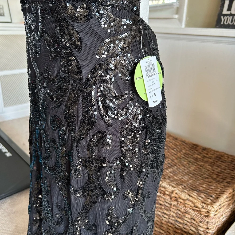 Gorgeous new with tags formal dress with sequins. - Picture 4 of 9